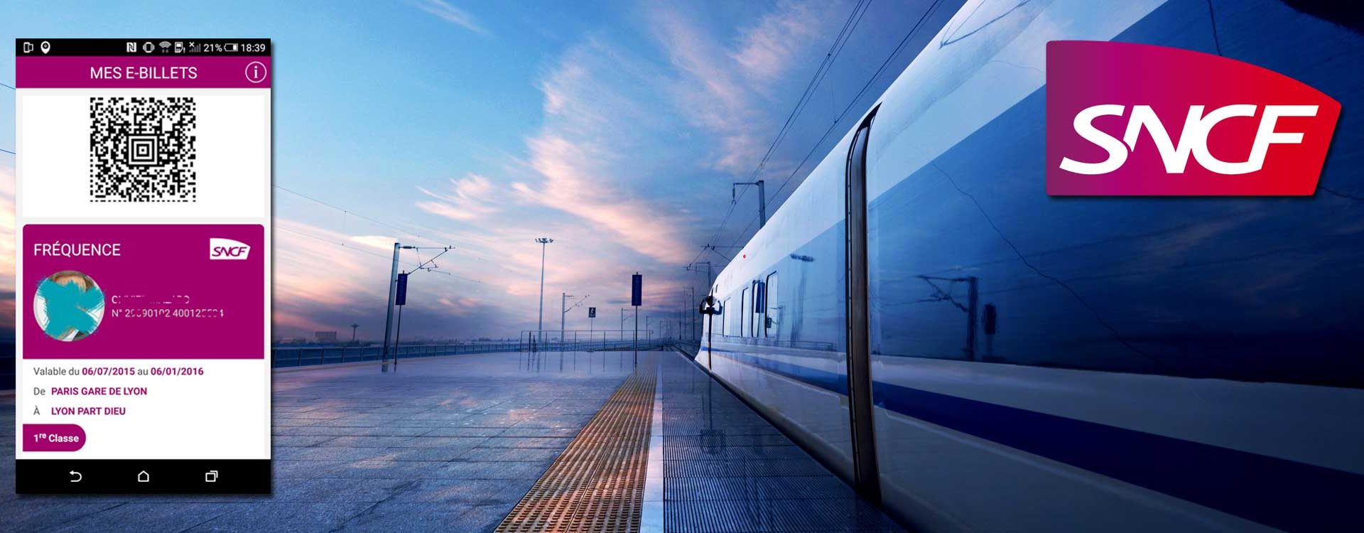 tgv à quai dans une gare sous un beau ciel