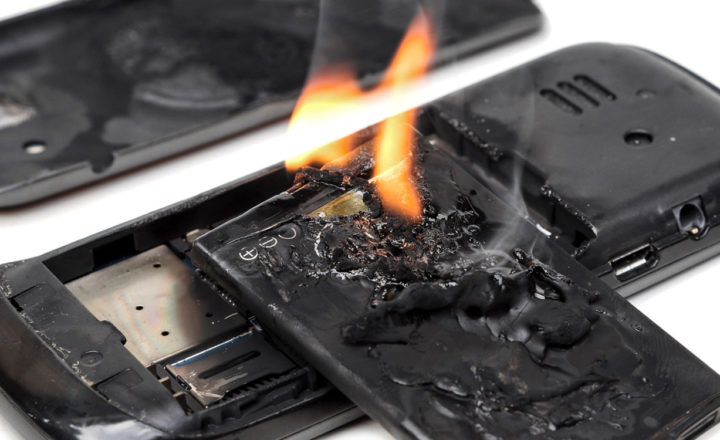 téléphone mobile en flammes