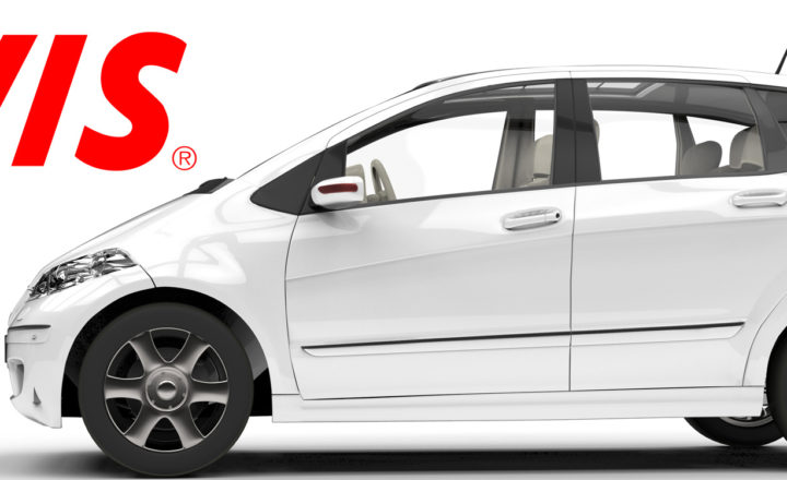 Petite voiture de location blanche et logo Avis