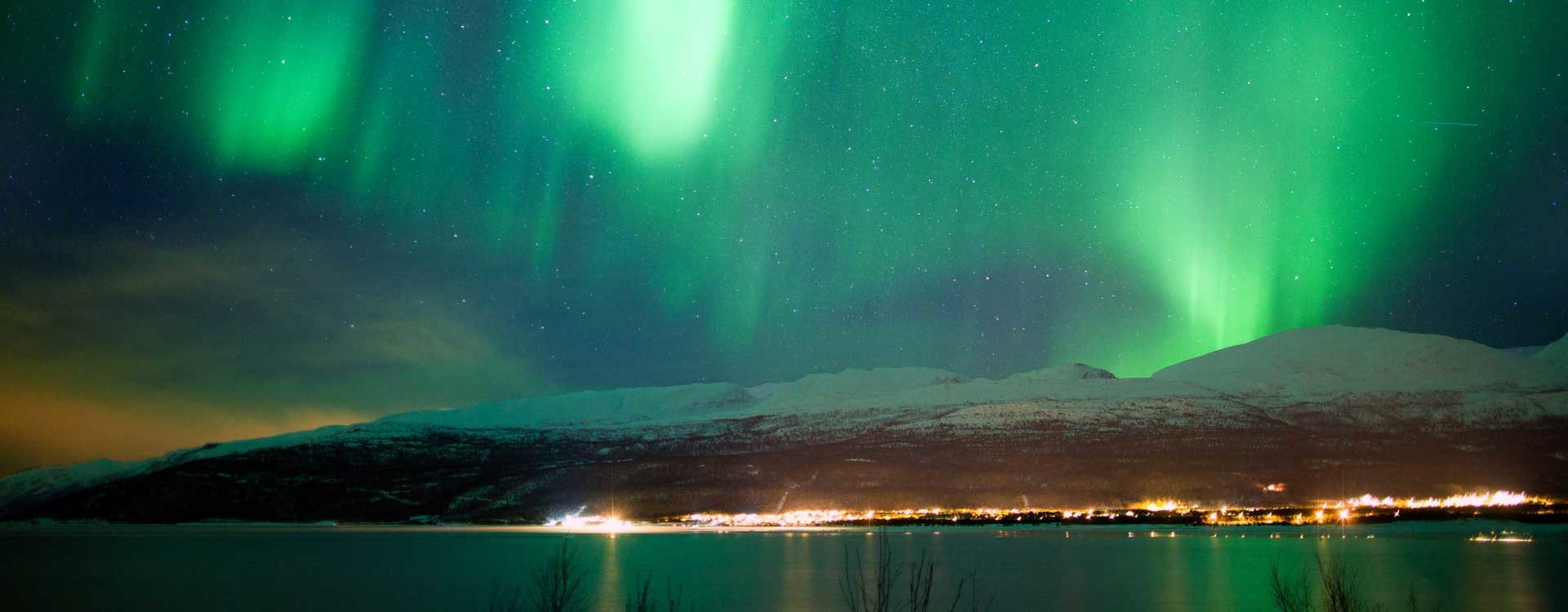 aurore boréale dans le ciel lapon