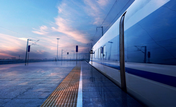 TGV à quai dans une gare sous un beau ciel