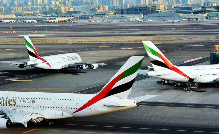 appareils aux couleurs de la compagnie emirates sur un tarmac