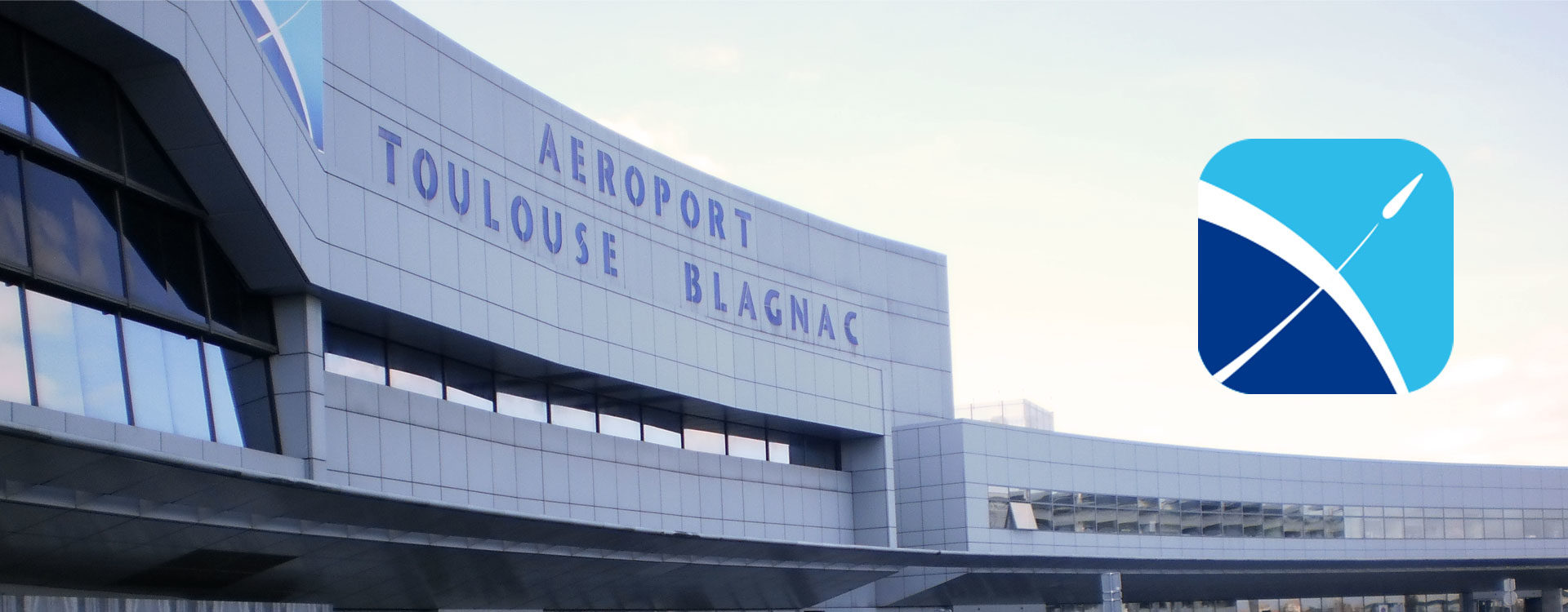 façade de l'aéroport de Toulouse et logo