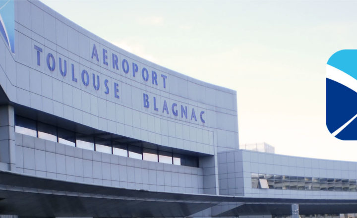 façade de l'aéroport de Toulouse et logo