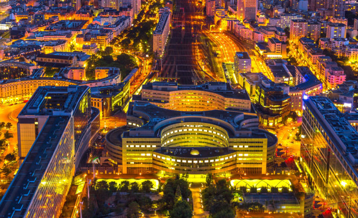 vue aérienne de la gare montparnasse à Paris
